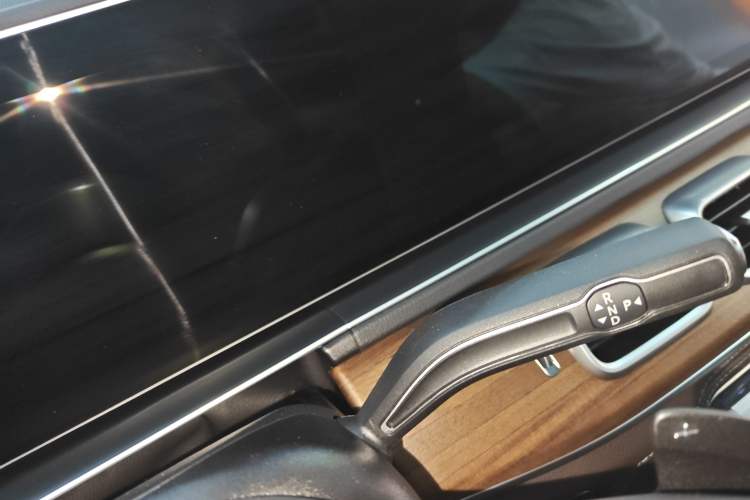 Used Mercedes-Benz GLS 2022 Second Facelift GLS 450 4MATIC Luxury Edition Gear Lever