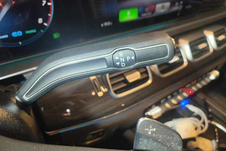 Used Mercedes-Benz GLS 2022 Second Facelift GLS 450 4MATIC Stylish Version Gear Lever