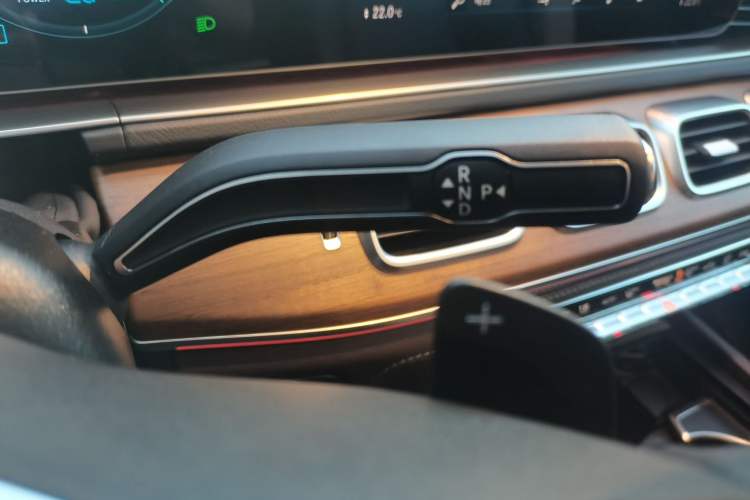 Used Mercedes-Benz GLS 2022 Second Facelift GLS 450 4MATIC Luxury Edition Gear Lever