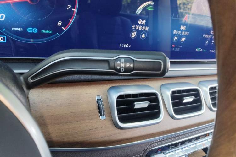 Used Mercedes-Benz GLS 2022 Second Facelift GLS 450 4MATIC Luxury Edition Gear Lever