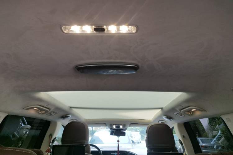 Used Mercedes-Benz GLS  Headliner