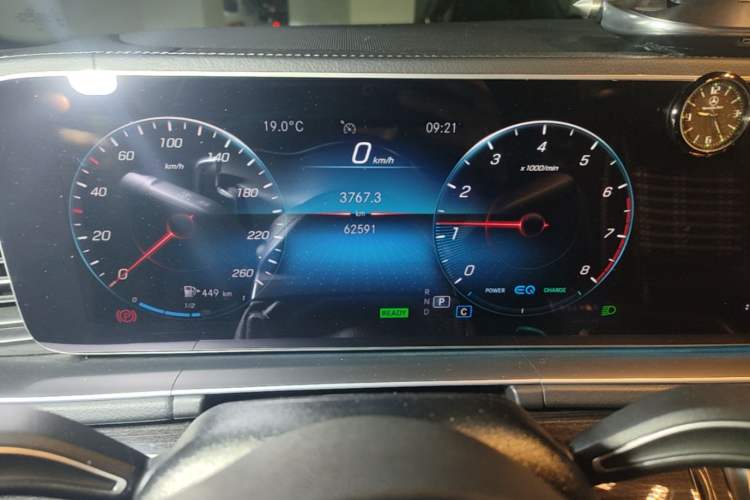 Used Mercedes-Benz GLS 2022 Second Facelift GLS 450 4MATIC Stylish Version Instrument Cluster