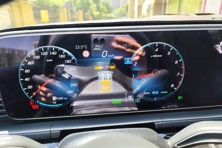 Used Mercedes-Benz GLS 2022 Second Facelift GLS 450 4MATIC Stylish Version Instrument Cluster