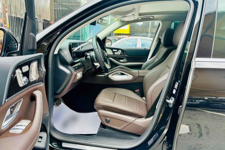 Used Mercedes-Benz GLS 2022 Second Facelift GLS 450 4MATIC Stylish Version Interior 1