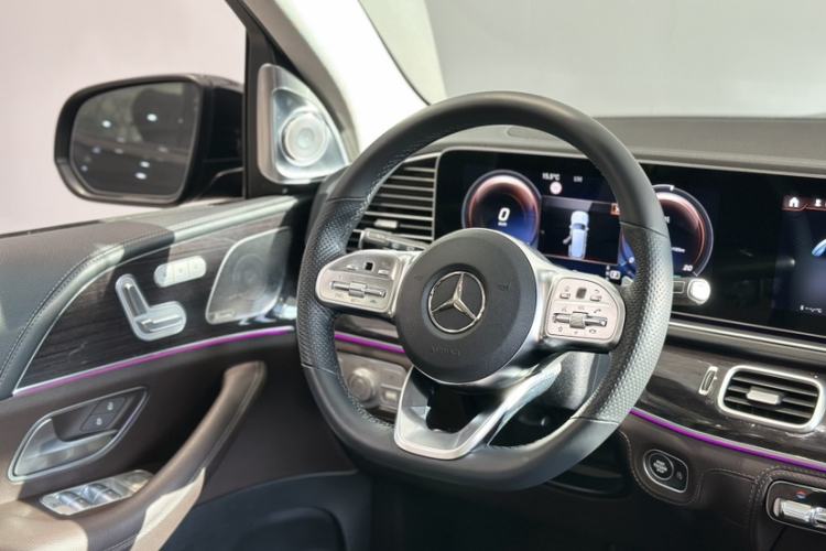 Used Mercedes-Benz GLS 2022 Second Facelift GLS 450 4MATIC Stylish Version Interior 1