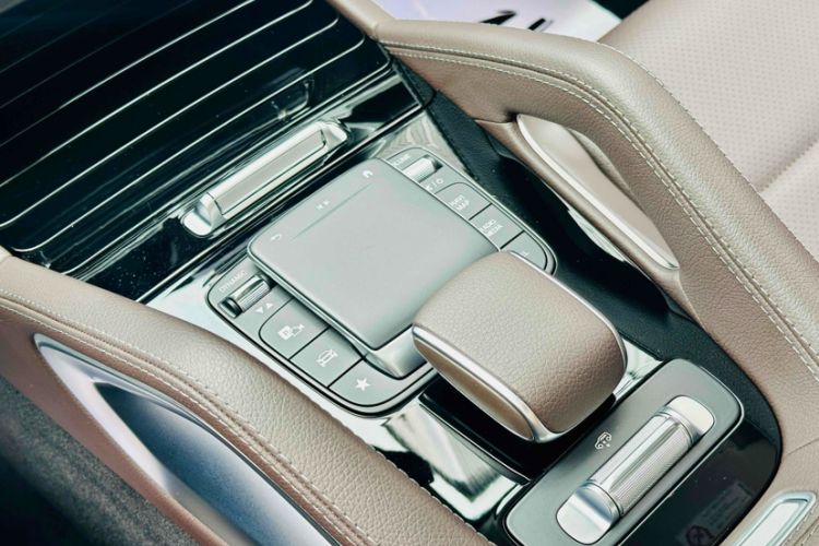 Used Mercedes-Benz GLS 2022 Second Facelift GLS 450 4MATIC Stylish Version Interior 10