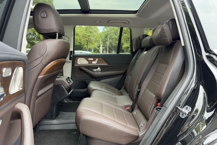 Used Mercedes-Benz GLS 2022 Second Facelift GLS 450 4MATIC Luxury Edition Interior 2