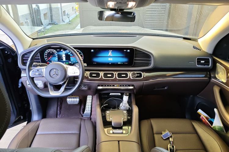 Used Mercedes-Benz GLS 2022 Second Facelift GLS 450 4MATIC Stylish Version Interior 2