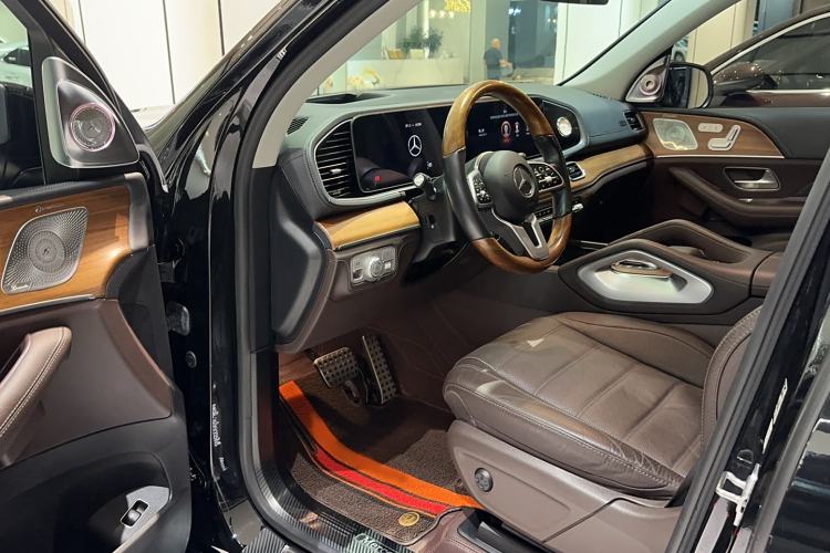 Used Mercedes-Benz GLS 2022 Second Facelift GLS 450 4MATIC Luxury Edition Interior 2
