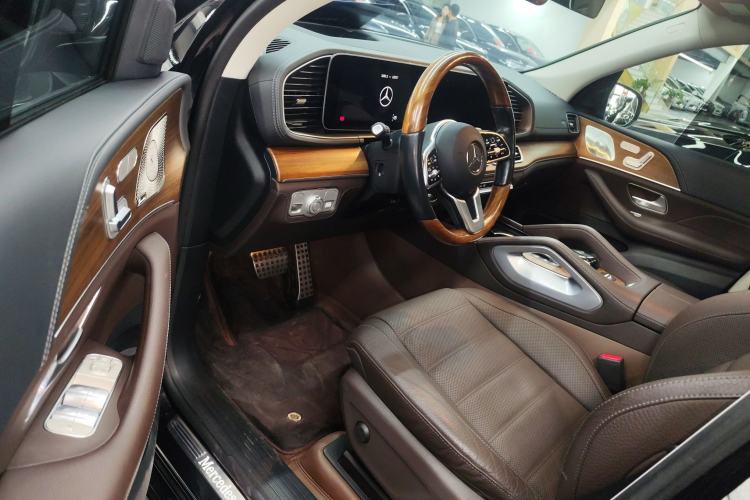 Used Mercedes-Benz GLS 2022 Second Facelift GLS 450 4MATIC Luxury Edition Interior 3