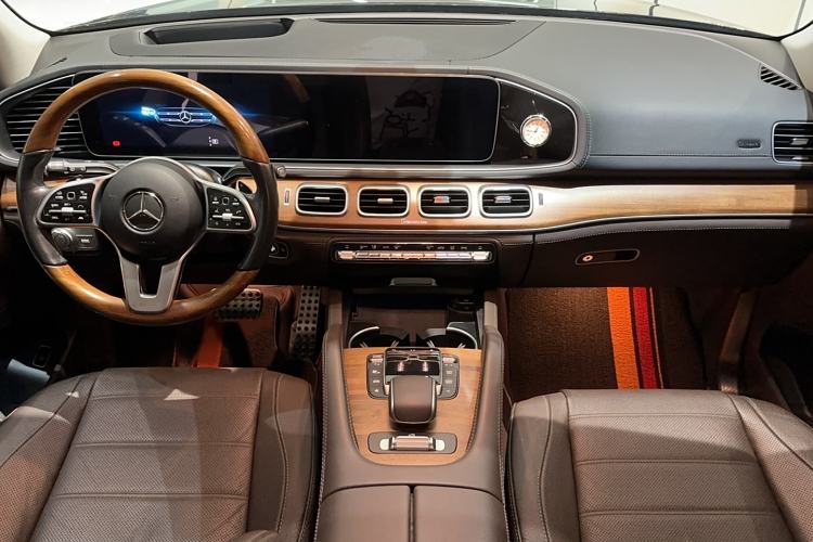Used Mercedes-Benz GLS 2022 Second Facelift GLS 450 4MATIC Luxury Edition Interior 3