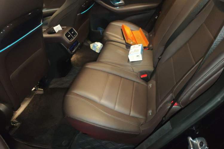 Used Mercedes-Benz GLS 2022 GLS 450 4MATIC Stylish Model Interior 4