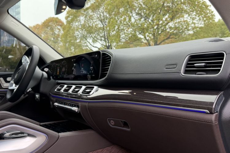 Used Mercedes-Benz GLS 2022 Second Facelift GLS 450 4MATIC Stylish Version Interior 4