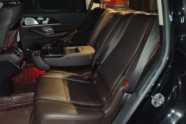 Used Mercedes-Benz GLS 2022 Second Facelift GLS 450 4MATIC Stylish Version Interior 4