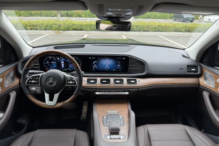 Used Mercedes-Benz GLS 2022 Second Facelift GLS 450 4MATIC Luxury Edition Interior 4