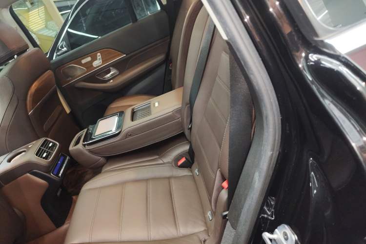 Used Mercedes-Benz GLS 2022 Second Facelift GLS 450 4MATIC Luxury Edition Interior 4