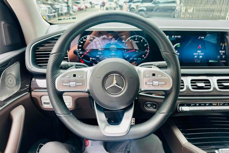 Used Mercedes-Benz GLS 2022 Second Facelift GLS 450 4MATIC Stylish Version Interior 7