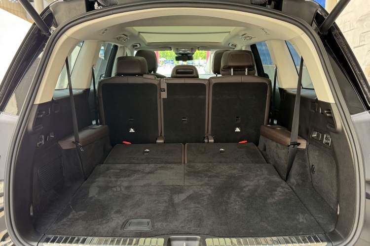 Used Mercedes-Benz GLS 2022 Second Facelift GLS 450 4MATIC Stylish Version Interior 9