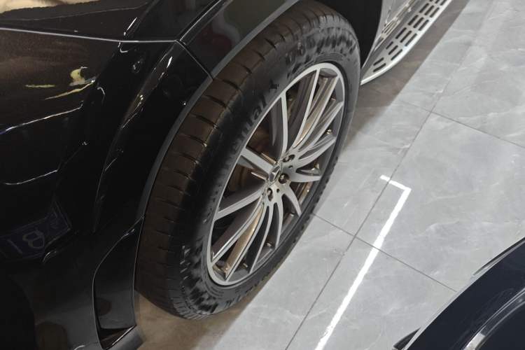 Used Mercedes-Benz GLS 2022 Second Facelift GLS 450 4MATIC Luxury Edition Left Front Wheel Hub