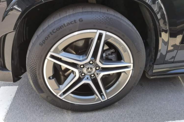 Used Mercedes-Benz GLS 2022 Second Facelift GLS 450 4MATIC Stylish Version Left Front Wheel Hub