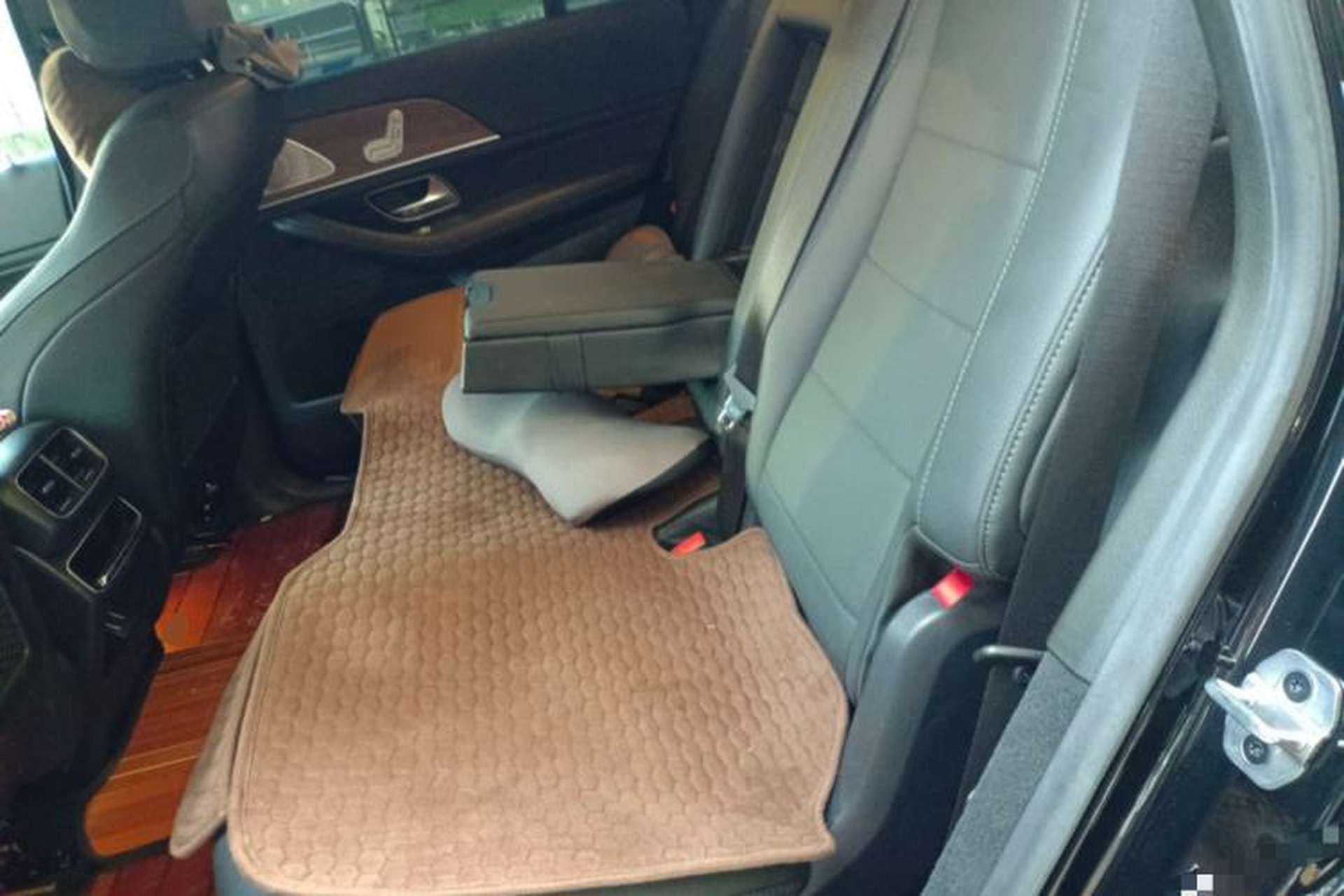 Used Mercedes-Benz GLS  Left Rear Seat