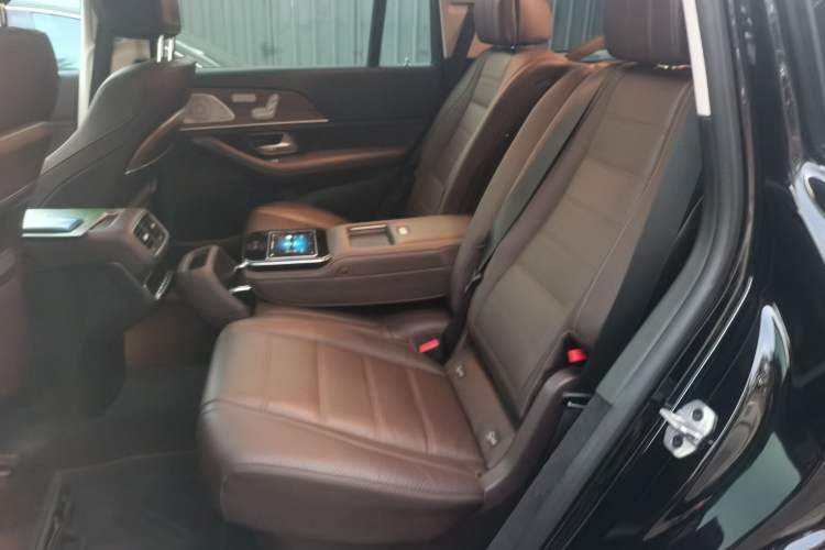 Used Mercedes-Benz GLS 2022 Second Facelift GLS 450 4MATIC Luxury Edition Left Rear Seat