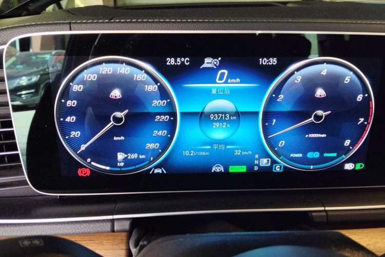 Used Mercedes-Benz GLS 2022 Second Facelift GLS 450 4MATIC Luxury Edition Odometer Close Up