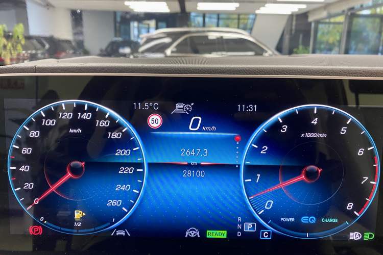 Used Mercedes-Benz GLS 2022 Second Facelift GLS 450 4MATIC Luxury Edition Odometer Close Up