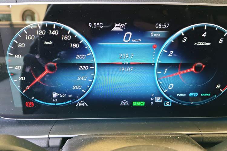 Used Mercedes-Benz GLS 2022 Second Facelift GLS 450 4MATIC Stylish Version Odometer Close Up