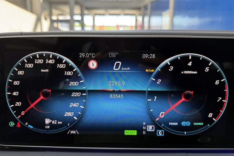 Used Mercedes-Benz GLS 2022 Second Facelift GLS 450 4MATIC Stylish Version Odometer Close Up