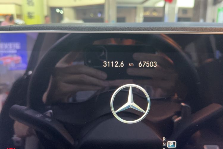 Used Mercedes-Benz GLS 2022 Second Facelift GLS 450 4MATIC Stylish Version Odometer Close Up