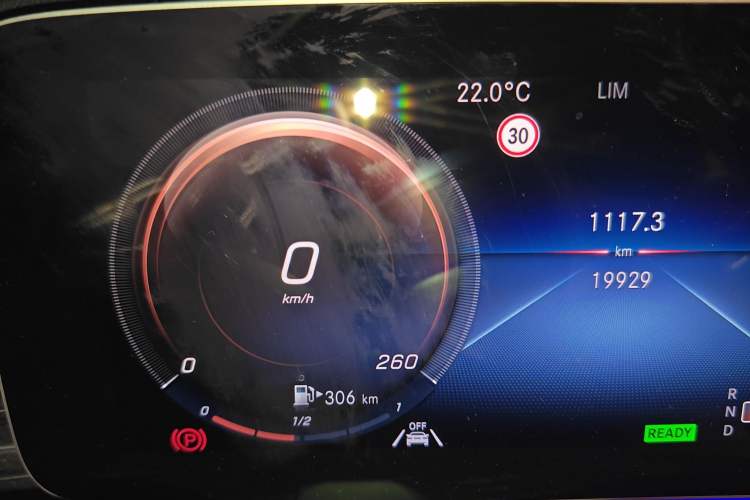 Used Mercedes-Benz GLS 2022 Second Facelift GLS 450 4MATIC Stylish Version Odometer Close Up