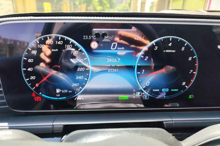 Used Mercedes-Benz GLS 2022 Second Facelift GLS 450 4MATIC Stylish Version Odometer Close Up