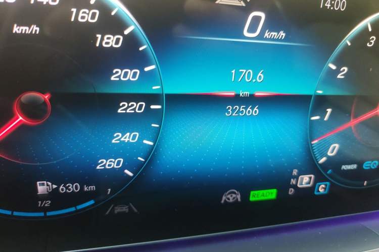 Used Mercedes-Benz GLS 2022 Second Facelift GLS 450 4MATIC Luxury Edition Odometer Close Up