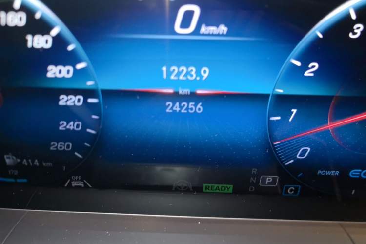 Used Mercedes-Benz GLS 2022 Second Facelift GLS 450 4MATIC Luxury Edition Odometer Close Up