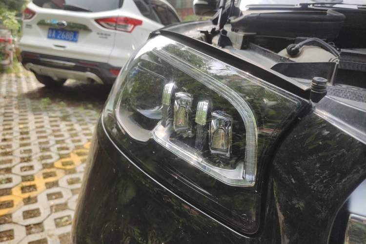 Used Mercedes-Benz GLS 2022 Second Facelift GLS 450 4MATIC Luxury Edition Right Front Headlight