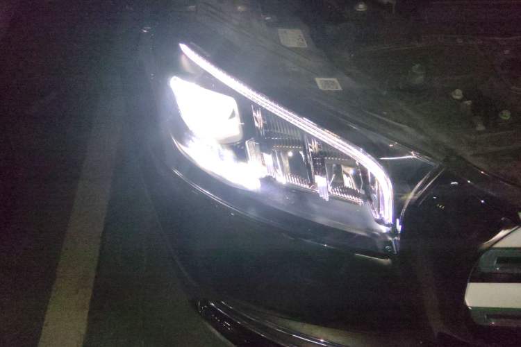 Used Mercedes-Benz GLS 2022 Second Facelift GLS 450 4MATIC Stylish Version Right Front Headlight