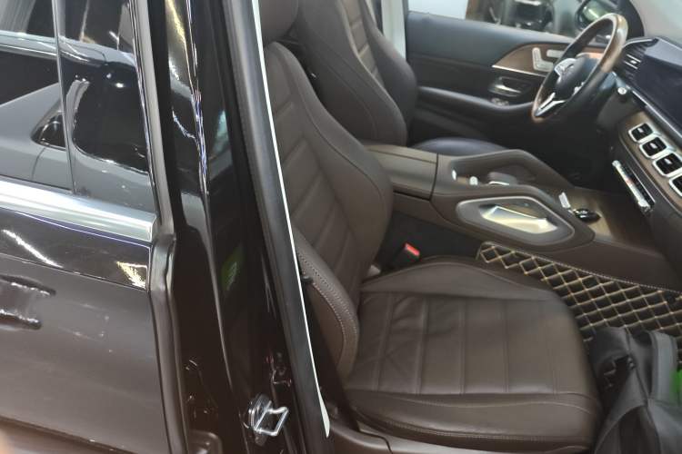 Used Mercedes-Benz GLS 2022 Second Facelift GLS 450 4MATIC Luxury Edition Right Front Seat