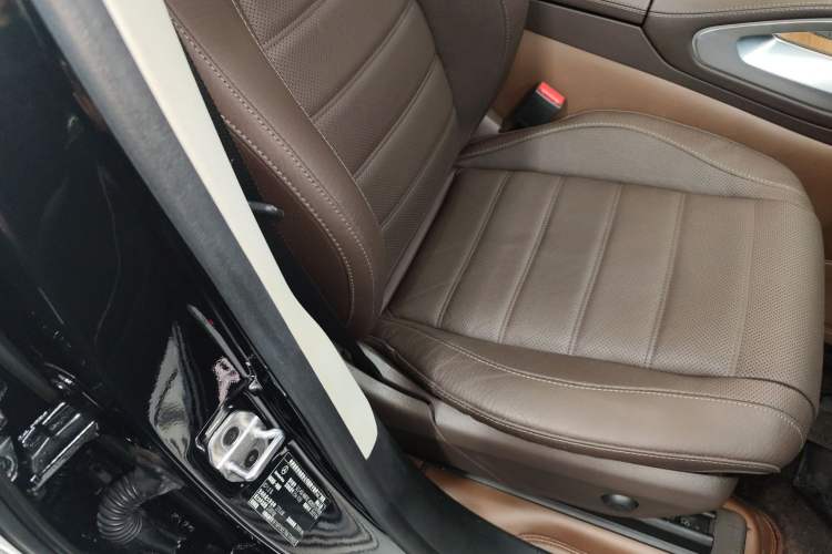 Used Mercedes-Benz GLS 2022 Second Facelift GLS 450 4MATIC Luxury Edition Right Front Seat