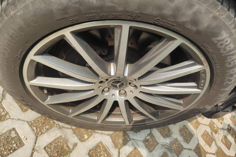 Used Mercedes-Benz GLS 2022 Second Facelift GLS 450 4MATIC Luxury Edition Right Front Wheel Hub
