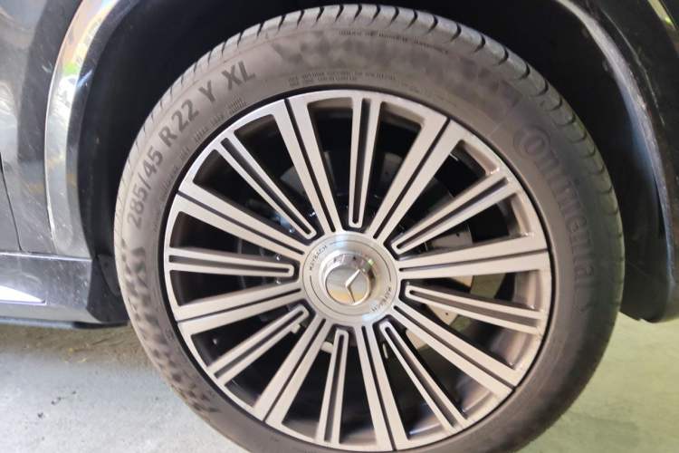 Used Mercedes-Benz GLS 2022 Second Facelift GLS 450 4MATIC Luxury Edition Right Front Wheel Hub