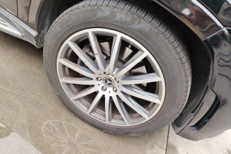 Used Mercedes-Benz GLS 2022 Second Facelift GLS 450 4MATIC Luxury Edition Right Front Wheel Hub