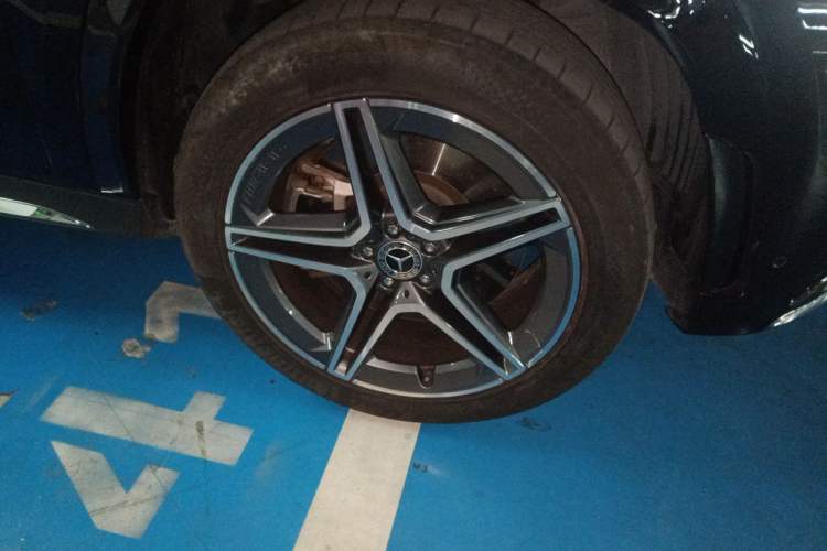 Used Mercedes-Benz GLS 2022 GLS 450 4MATIC Luxury Model Right Front Wheel Hub