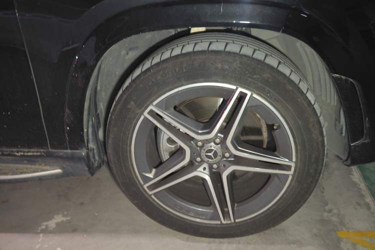 Used Mercedes-Benz GLS 2022 Second Facelift GLS 450 4MATIC Stylish Version Right Front Wheel Hub