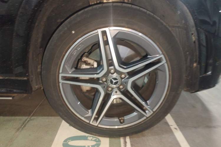 Used Mercedes-Benz GLS 2022 Second Facelift GLS 450 4MATIC Stylish Version Right Front Wheel Hub