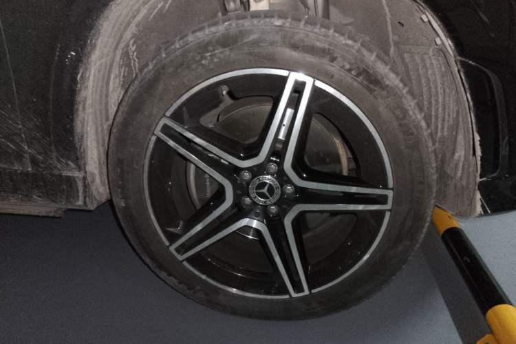 Used Mercedes-Benz GLS 2022 GLS 450 4MATIC Luxury Model Right Front Wheel Hub