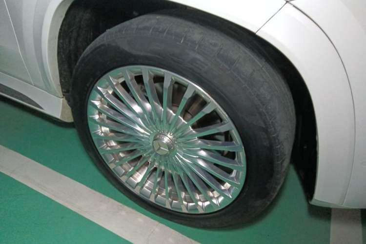Used Mercedes-Benz GLS  Right Front Wheel Hub