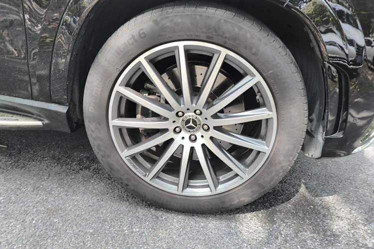 Used Mercedes-Benz GLS 2022 Second Facelift GLS 450 4MATIC Luxury Edition Right Front Wheel Hub