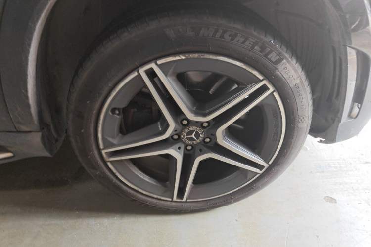 Used Mercedes-Benz GLS 2022 GLS 450 4MATIC Luxury Model Right Front Wheel Hub