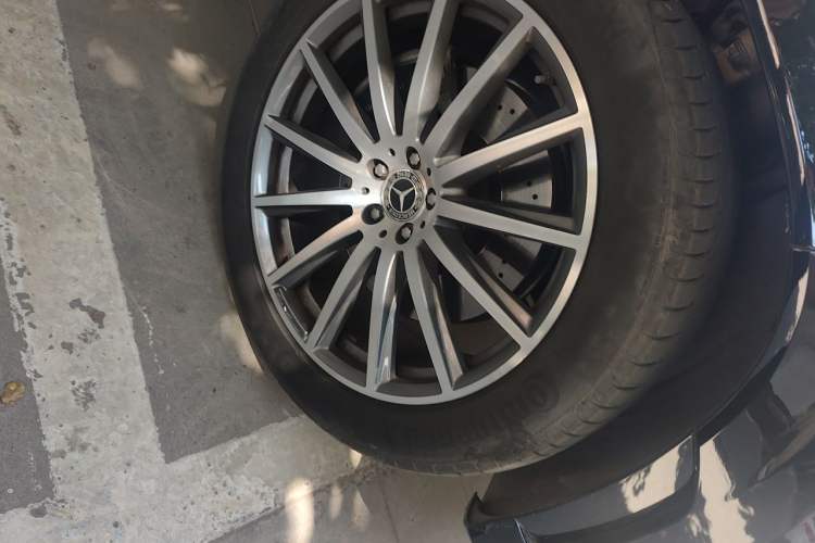 Used Mercedes-Benz GLS 2022 Second Facelift GLS 450 4MATIC Luxury Edition Right Front Wheel Hub